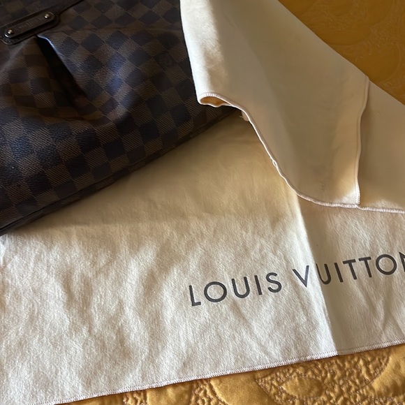 Louis Vuitton Crossbody and wallet - Picture 5 of 8